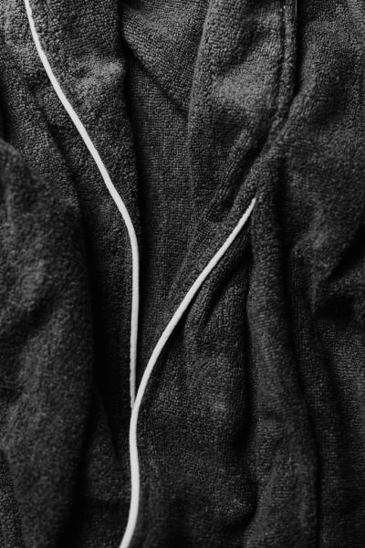 Branded VINGA Harper Bathrobe L/XL for Ultimate Comfort