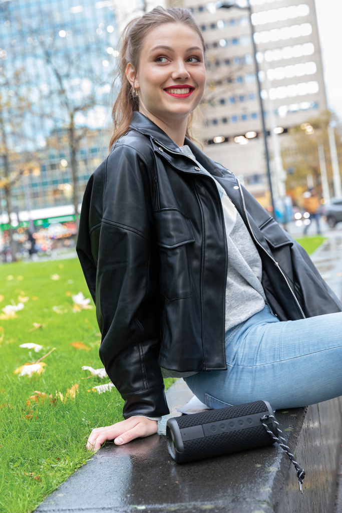 Urban Vitamin Berkeley IPX7 waterproof 10W speaker Urban Vitamin Berkeley IPX7 waterproof 10W speaker