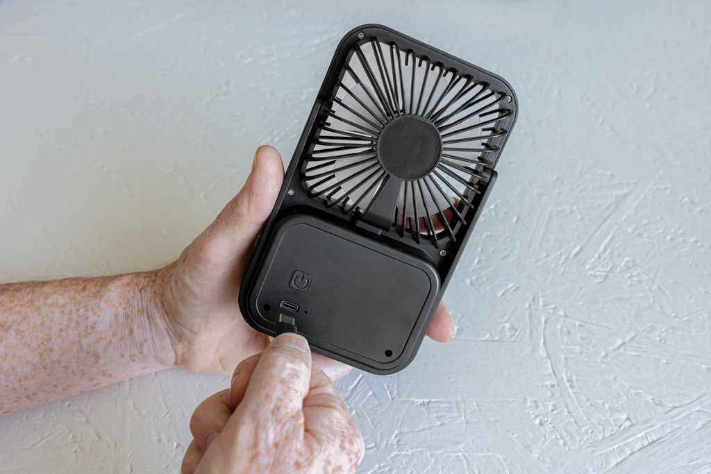 Aervina RCS recycled plastic re-chargeable desk fan Aervina RCS recycled plastic re-chargeable desk fan