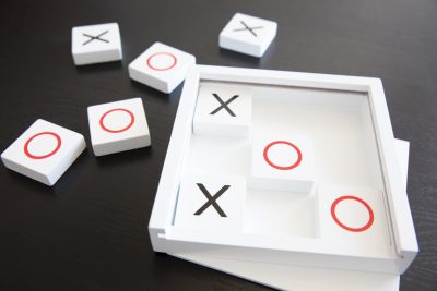 Deluxe Tic Tac Toe game